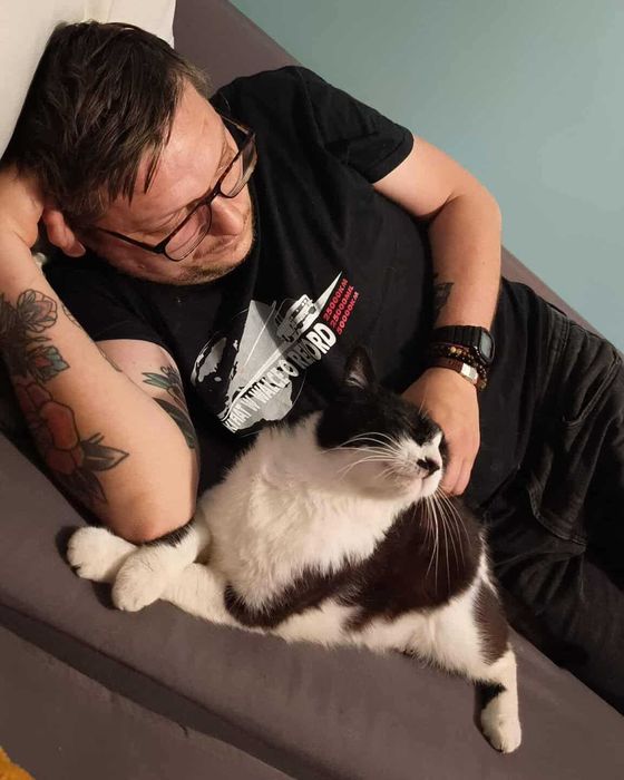 Cudowny miziak Milo, cudem uratowany z greckiej ulicy, szuka domU!