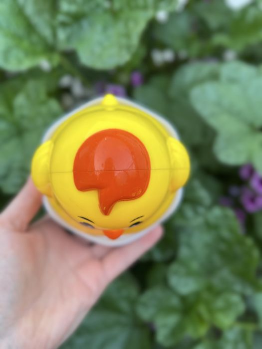 Іграшки для найменших (неваляшка (неваляйка), брязкальце, прорізувач)