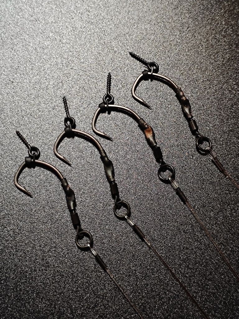 Przypony karpiowe 4 x Spinner Rig / Ronnie Rig #4 Lock Hook wkrętka