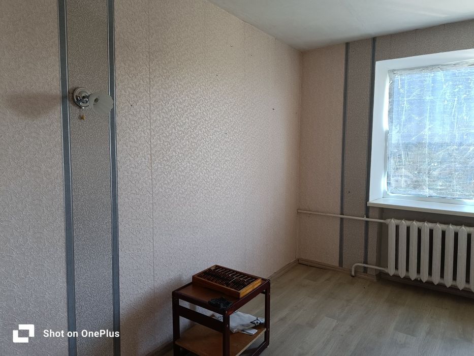 Здається кімната , секція на дві родини