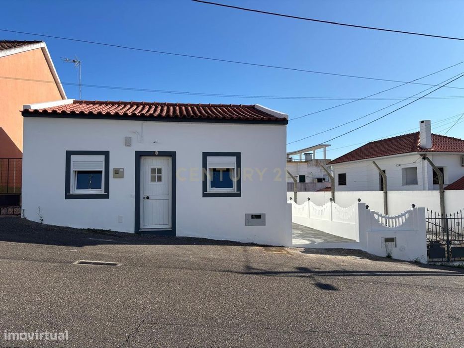 Moradia remodelada T1 - Meia Via