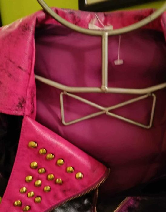 Blusão da Disney  8/10.anos 15 EUROS.Saia da desigual 10/13 anos