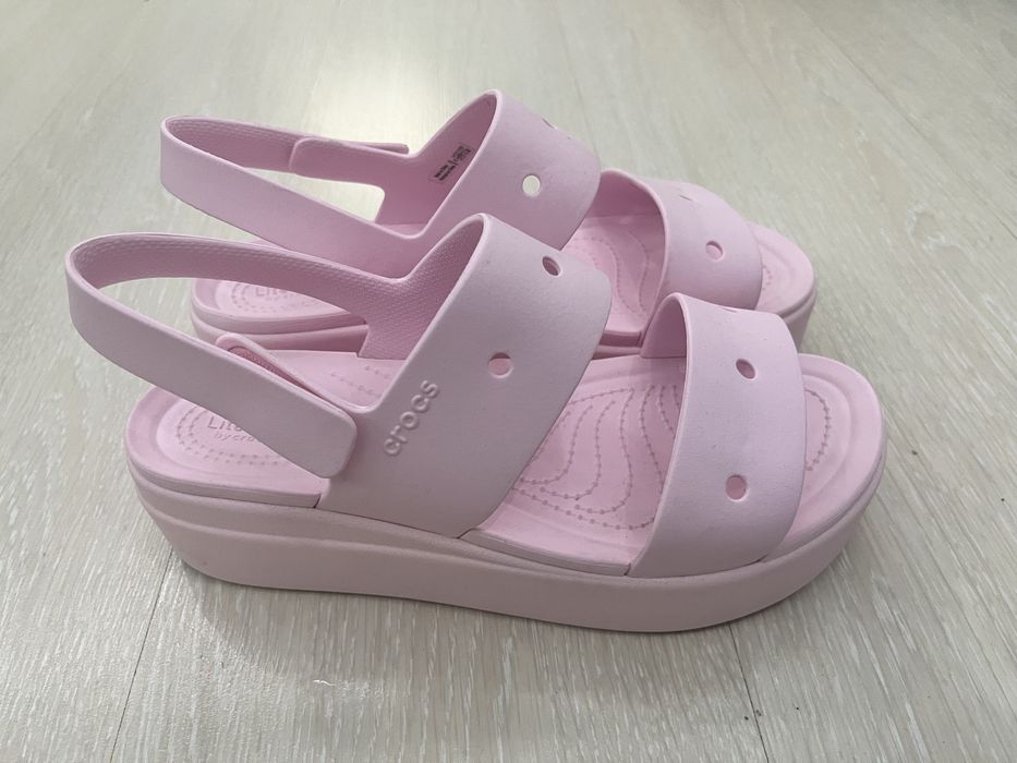 Босоніжки Crocs brooklyn рожеві
