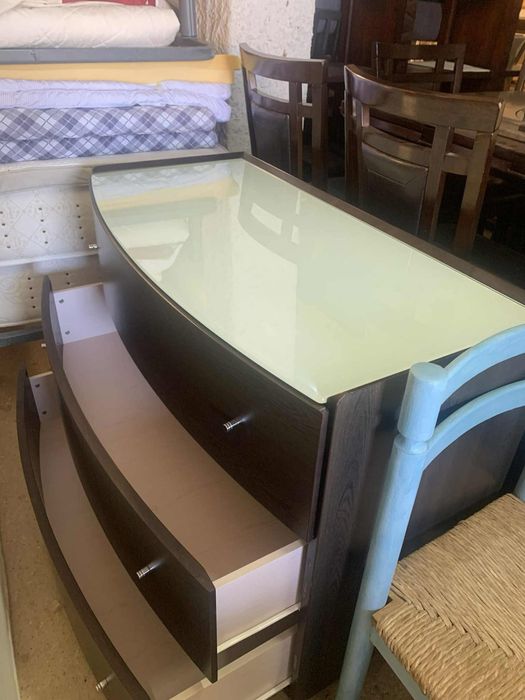 Comoda e duas mesas cabeceira