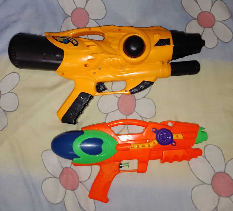 Водяные пистолеты