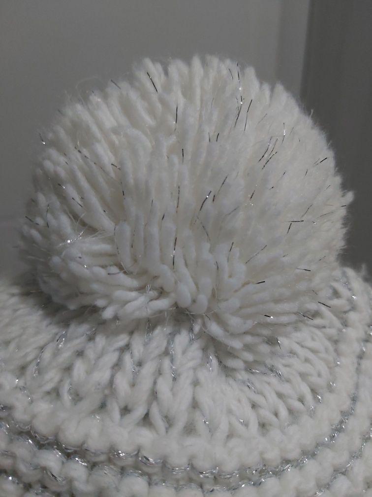 Piękna zimowa czapka 4F z dodatkiem Wełny ze srebrną nitką