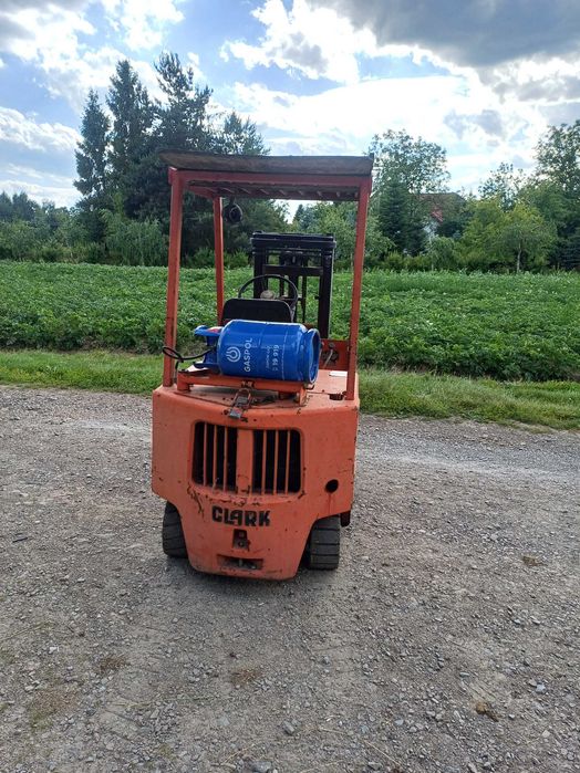 Wózek widłowy Clark