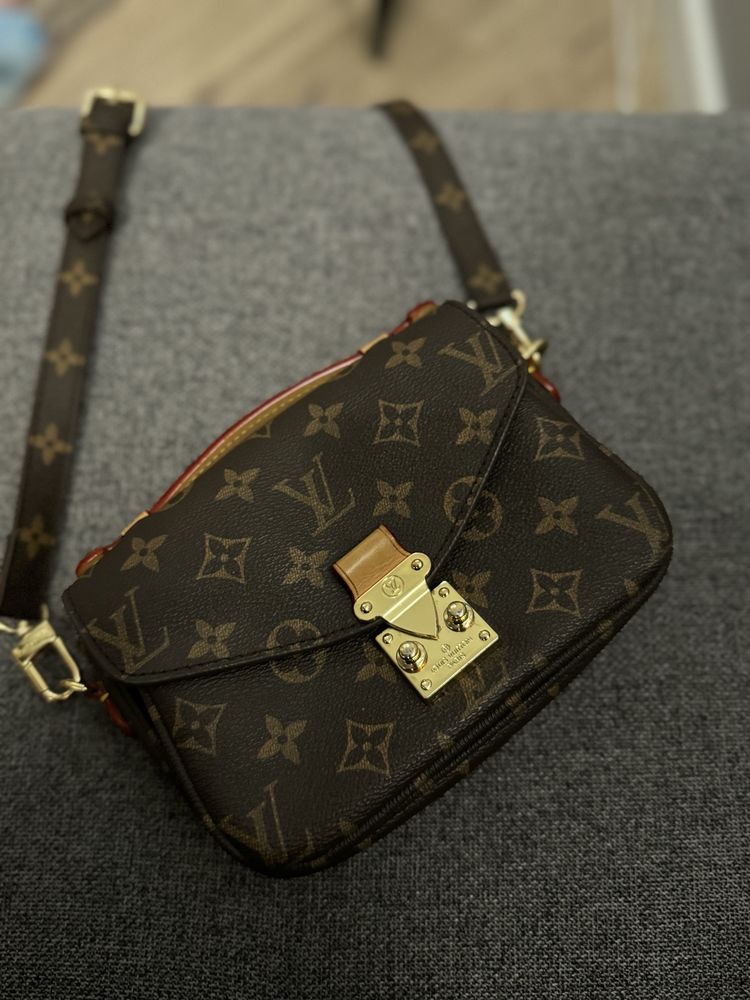 Женская сумка Louis  Vuitton