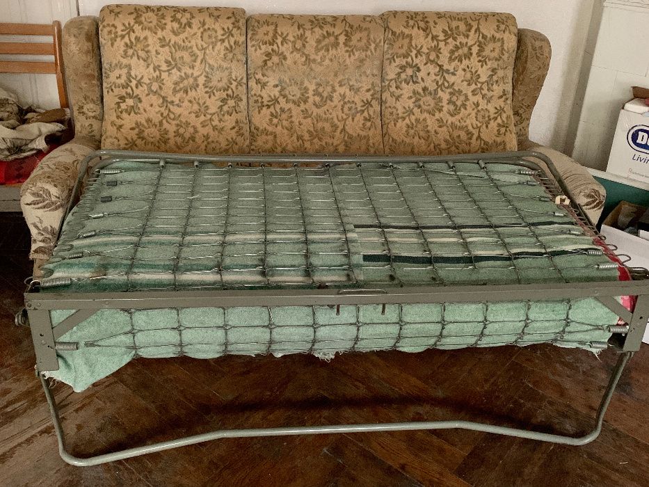 Продам мягкий уголок (раскладной диван + 2 кресла)