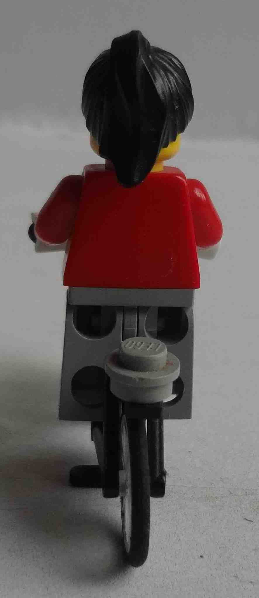 LEGO Лего минифигурка Девочка на велосипеде