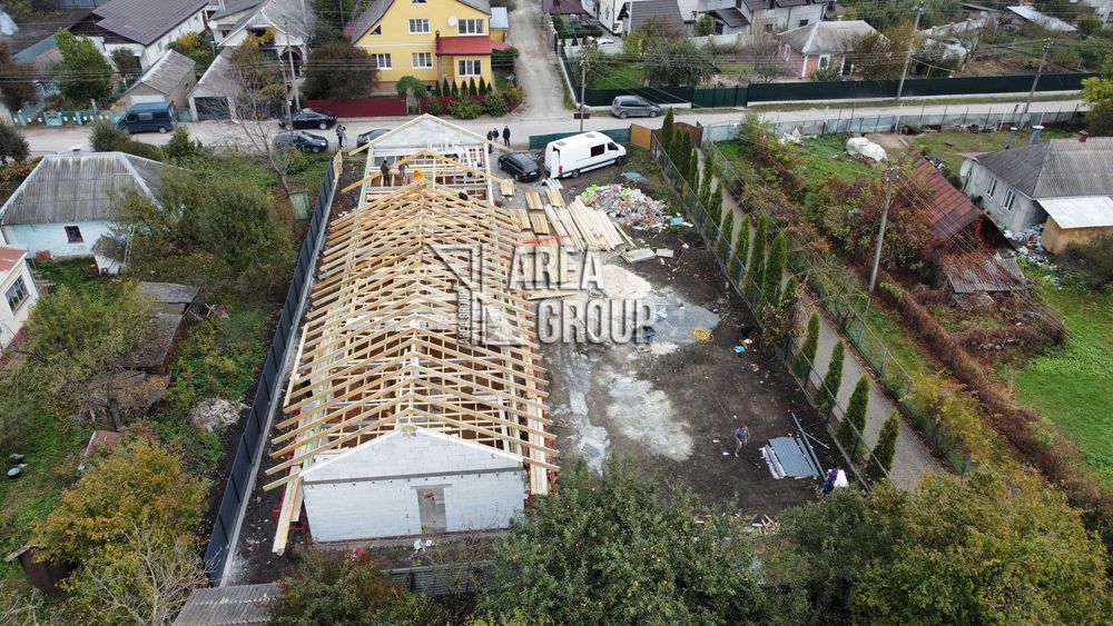 Стильний компактний будинок в класному районі