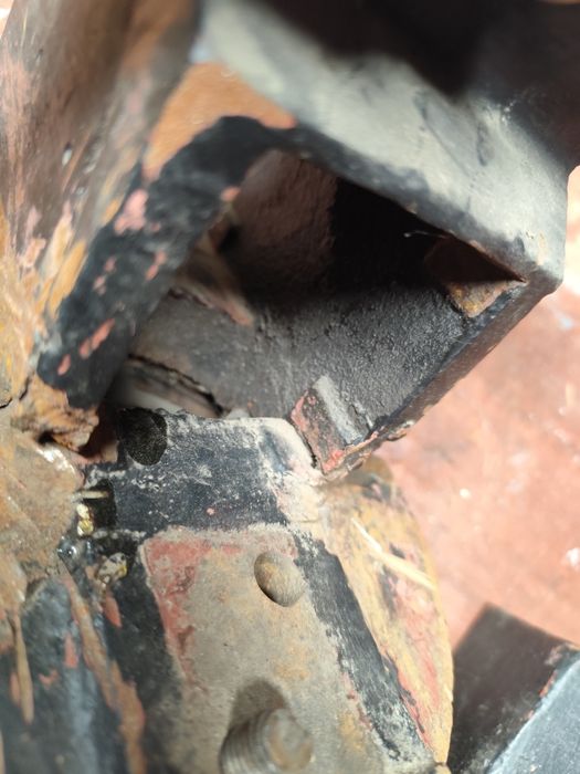 Продам тиски під ремонт