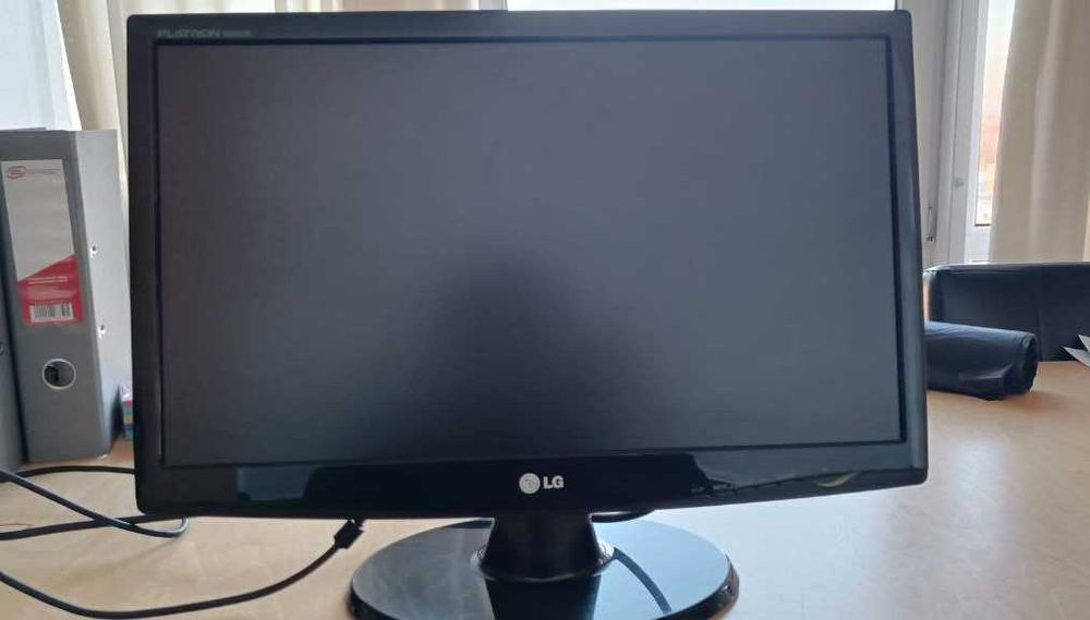 Б\в монітор в чудовому стані LG FLATRON W2243s-PF