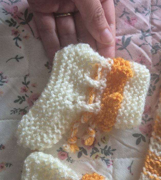 Casaco de malha feito a mão com carapins