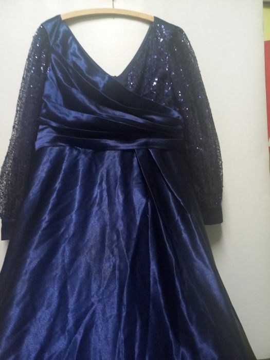 Довга нарчдна весірня сукня великого розміру