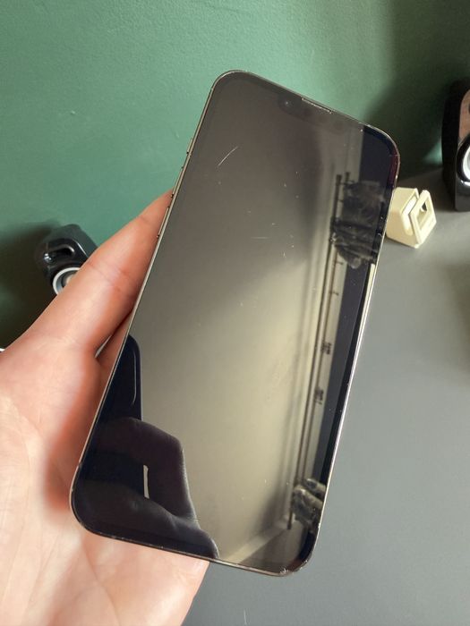 Iphone 13 pro 128 GB grafit + 7 etui + szklo hartowane +kab. lightning