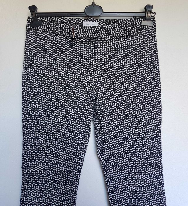 Spodnie damskie eleganckie wzorzyste cygaretki Calvin Klein chino