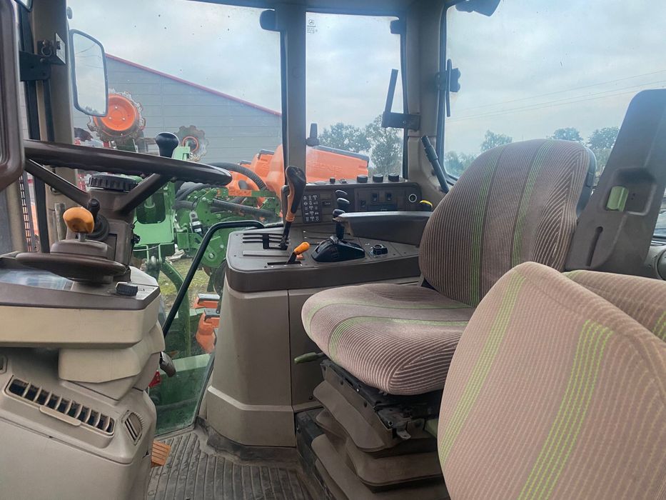 John Deere 6820