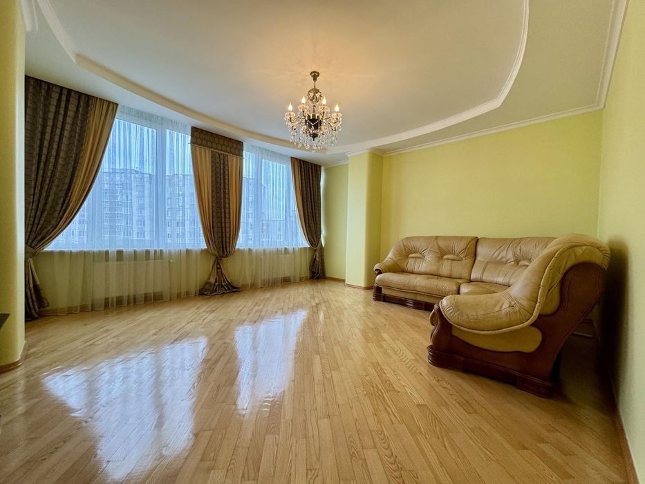 Продаж 4 кім. дворівневої квартири по вул. Чорновола