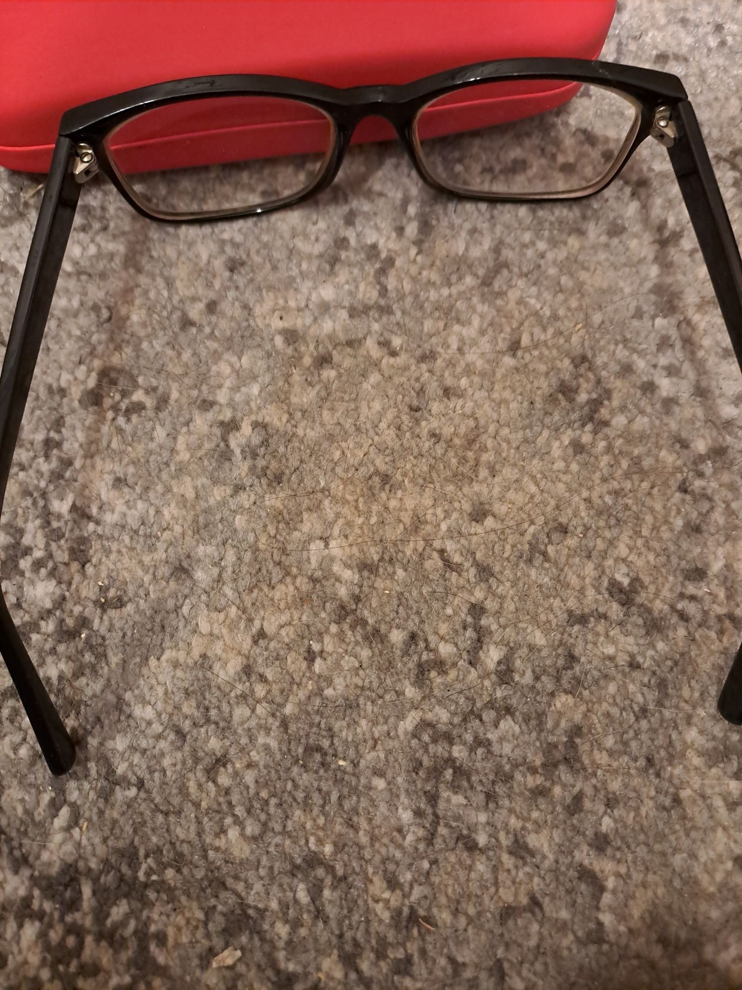 Oprawki Czarne czerwone etui