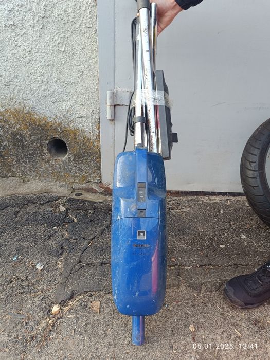 Вертикальный пилисос Miele