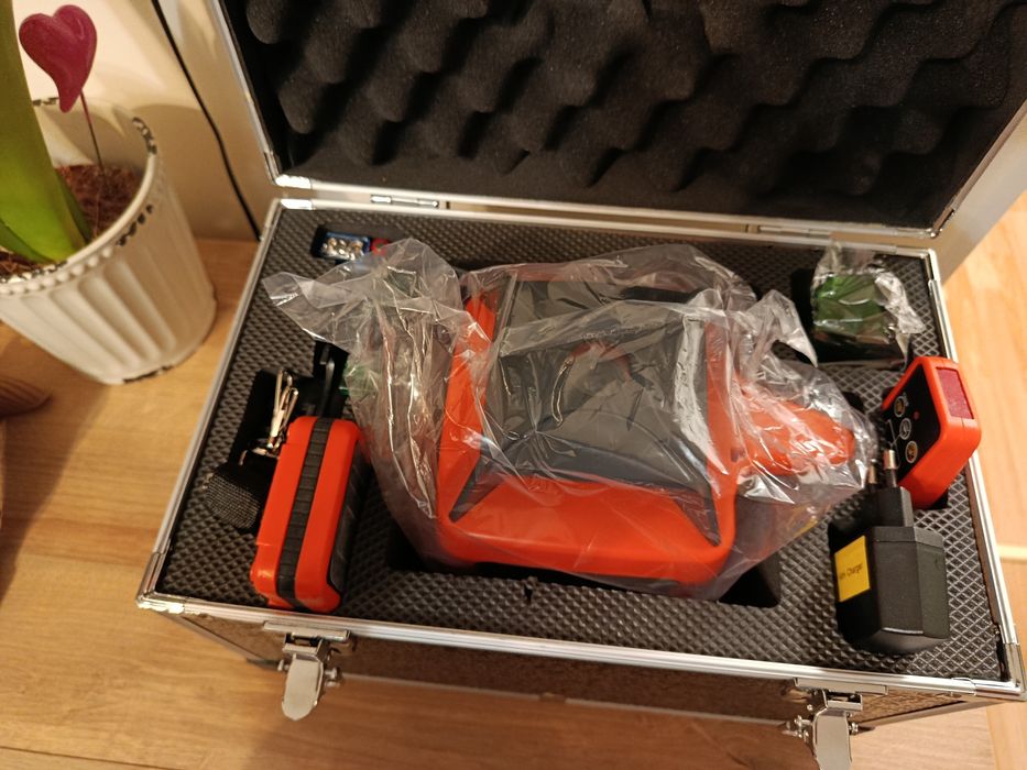 Niwelator Poziomica Laserowa  caly zestaw plus statyw i tyczka