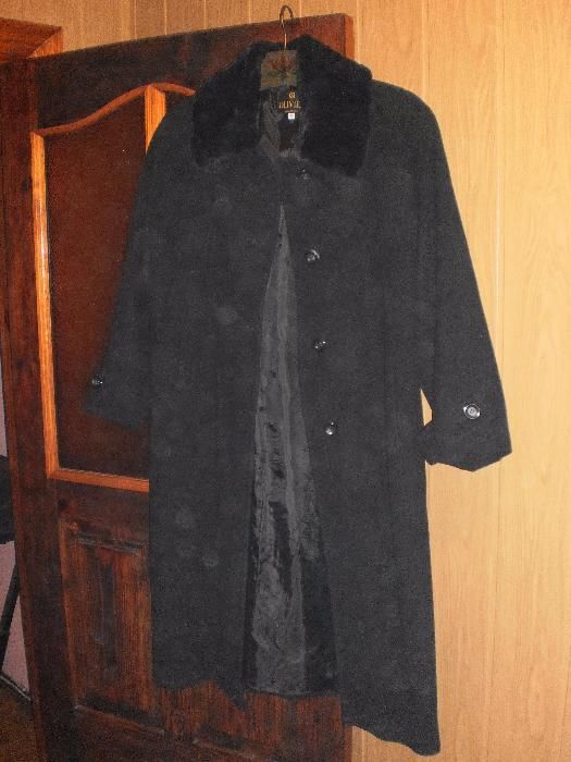 продам женское пальто