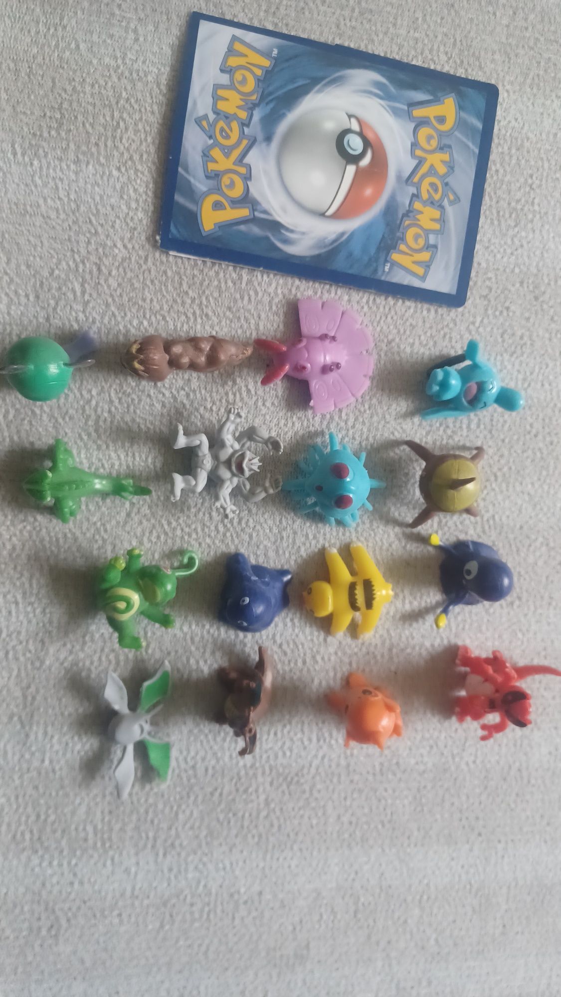 Małe figurki Pokemon 16 szt.