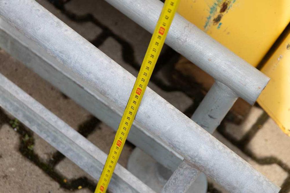 Solidna stalowa barierka ochronna do magazynu – różne wymiary