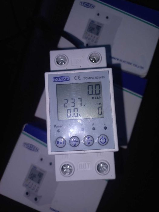 Wi-Fi реле напруги автомат TOMZN 63A з лічильником електроенергії