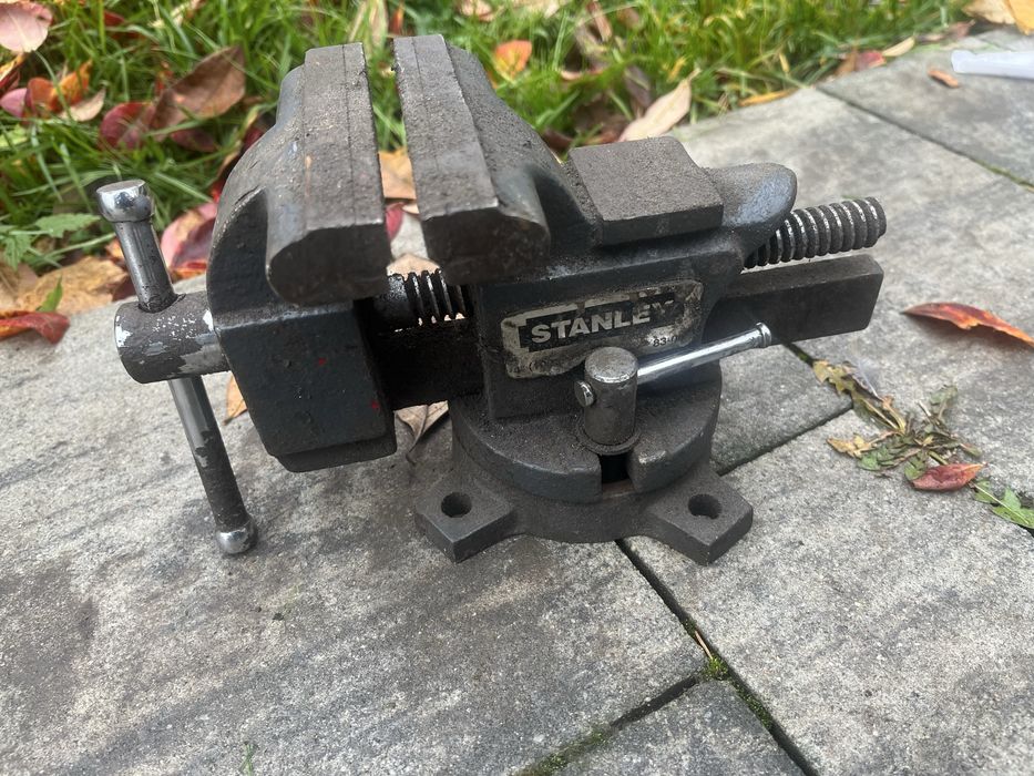 Male obrotowe imadlo warsztatowe