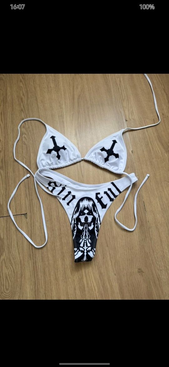 Bikini com etiqueta