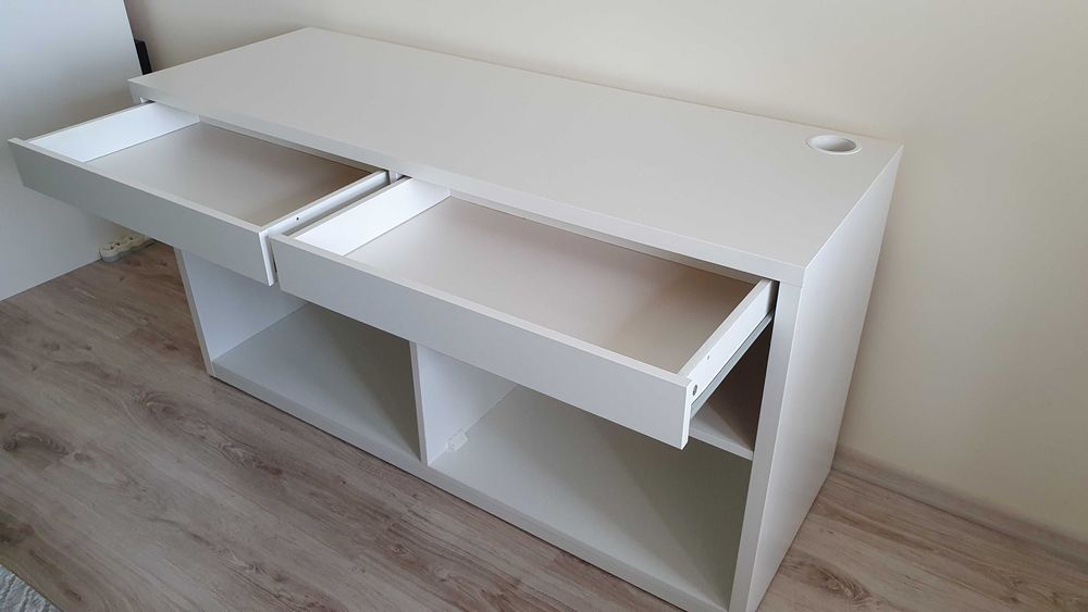 Sprzedam białą szafkę RTV i audio.