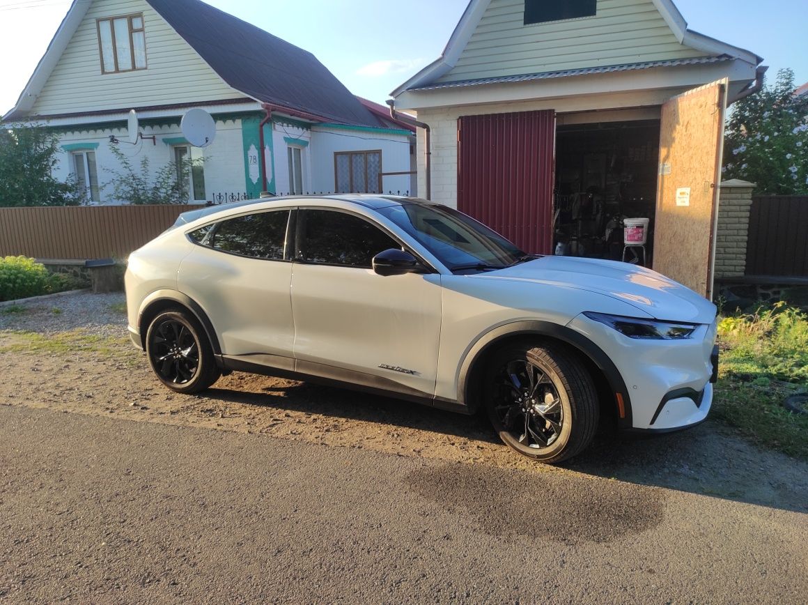 Mustang Mach-E 24 рік