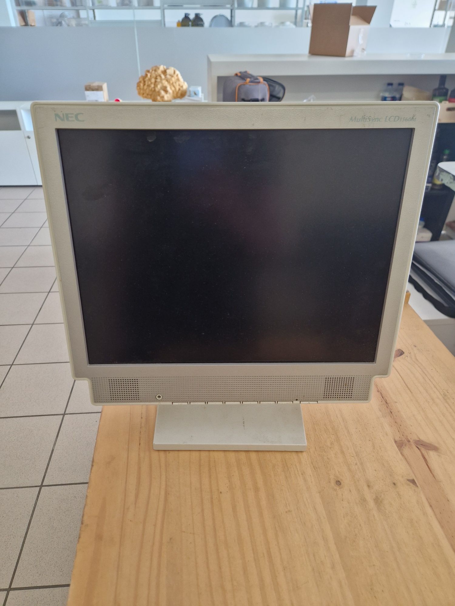 Monitor 15"nec clássico.