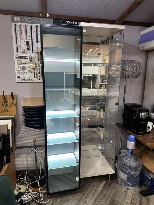 Вітрини скляна та з ДСП