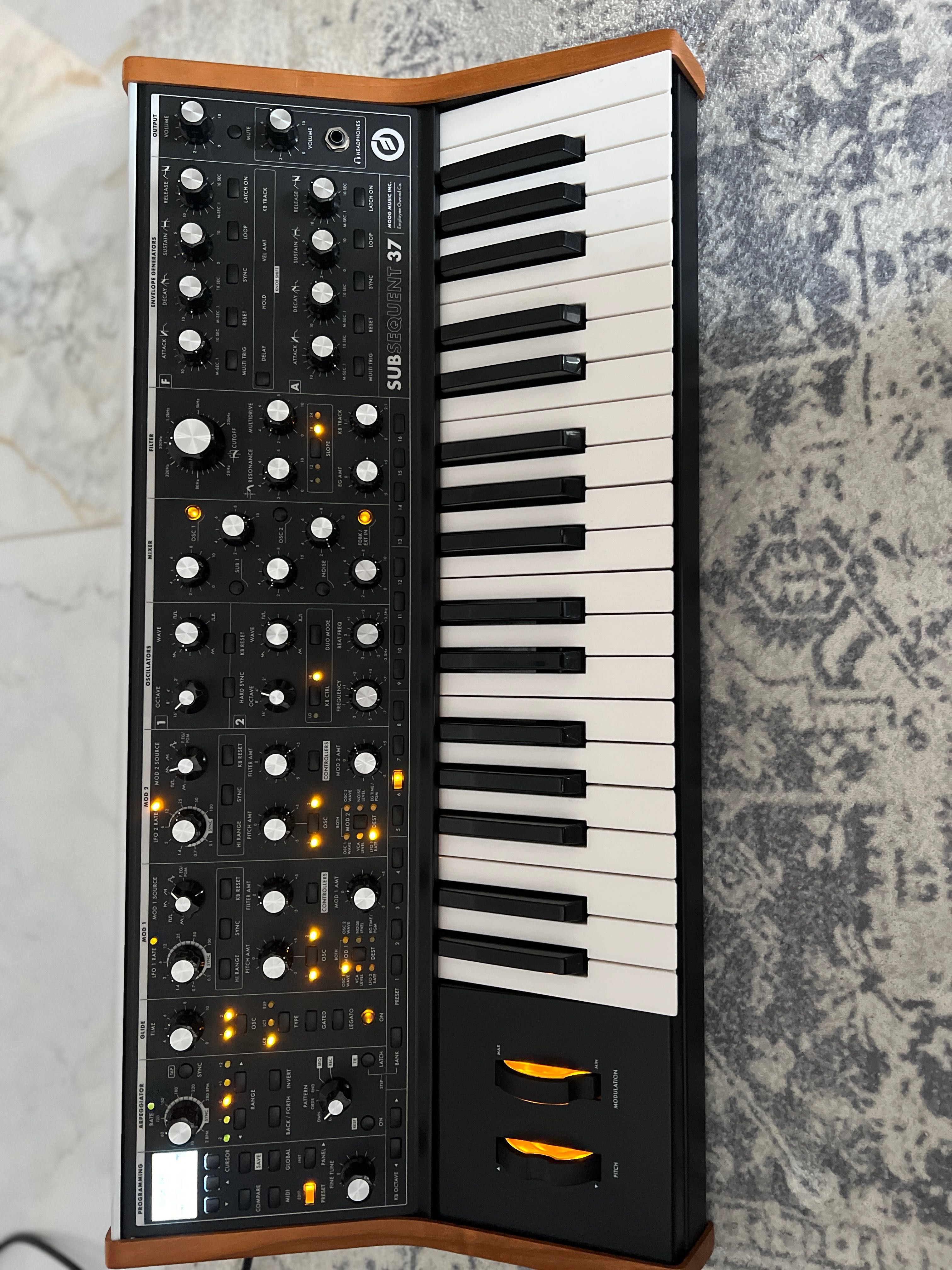 Moog Subsequent 37 w idealnym stanie