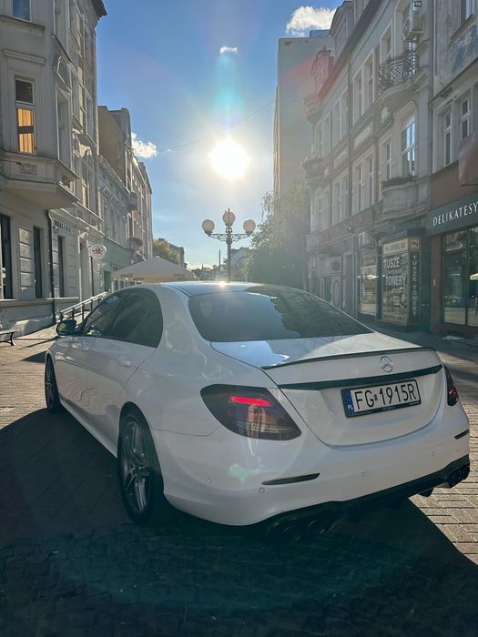 Wypożyczalnia. Mercedes-benz E klasa, wersja AMG - limuzyna
