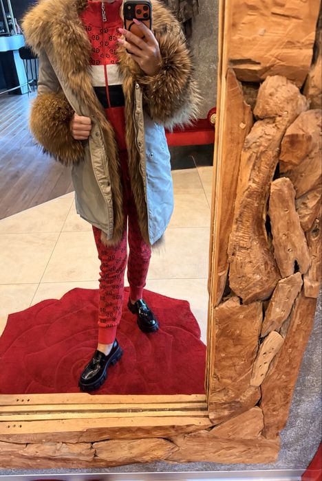 Stylowa kurtka zimowa z futrem Stan idealny