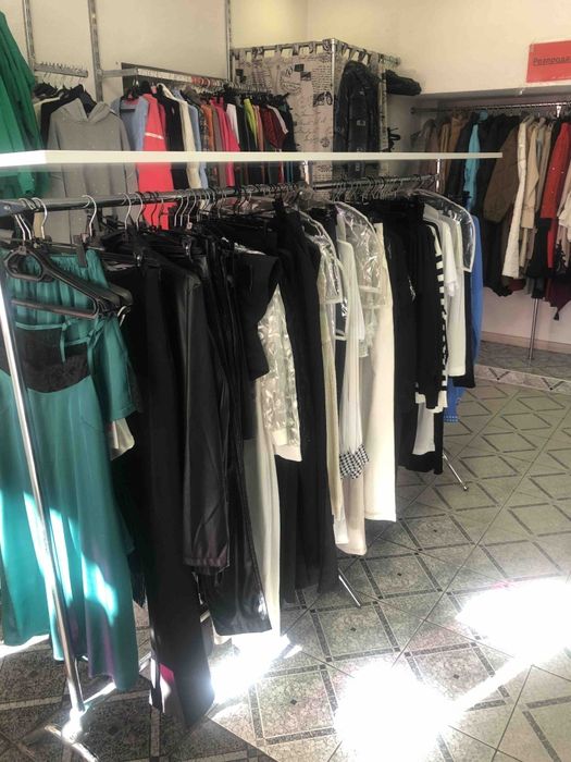 Продам стійку посередині стійка Львів стійка для одягу розпродаж