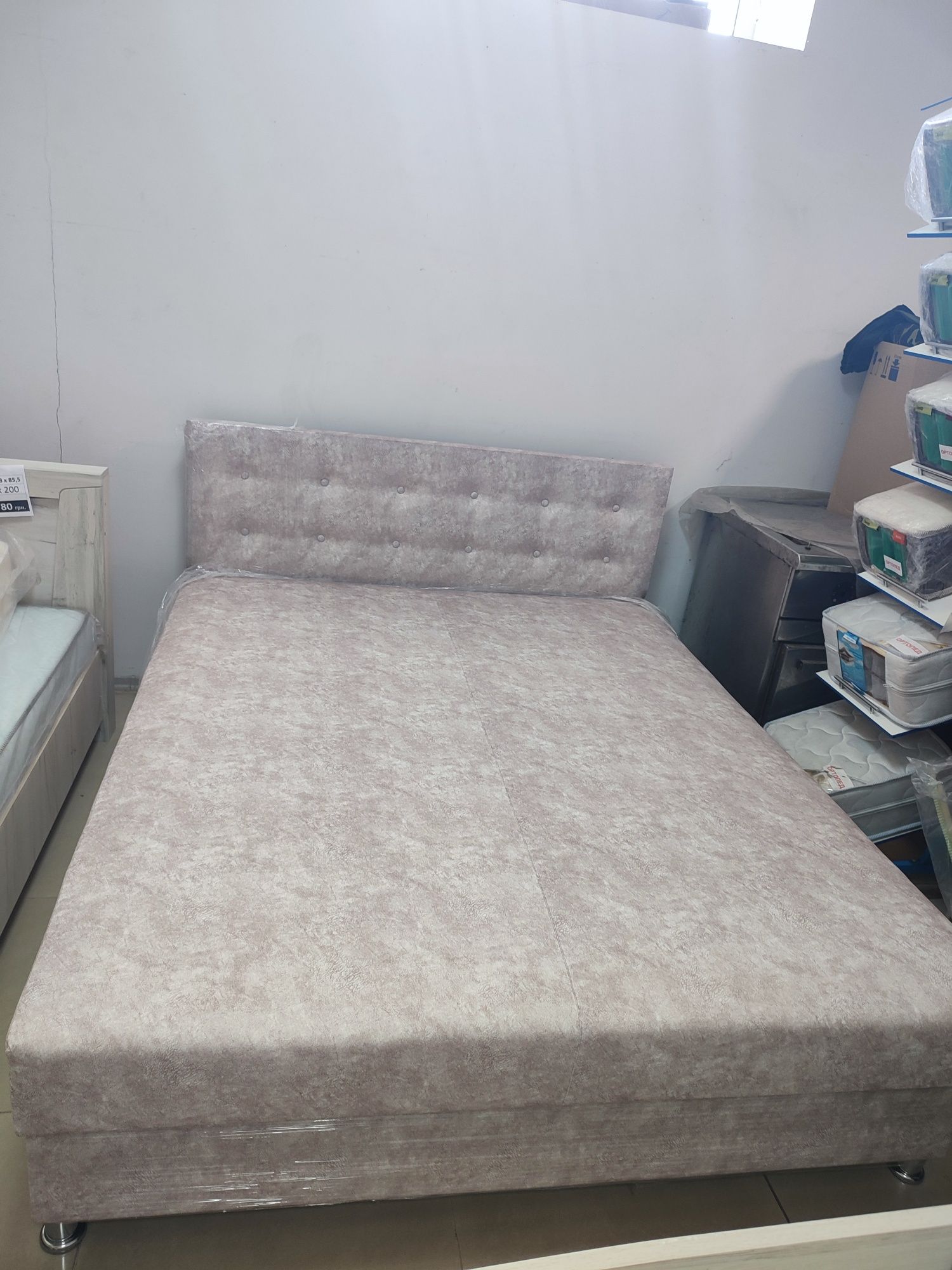 Кровать двухспальная с подъёмным механизмом и матрасом 12520