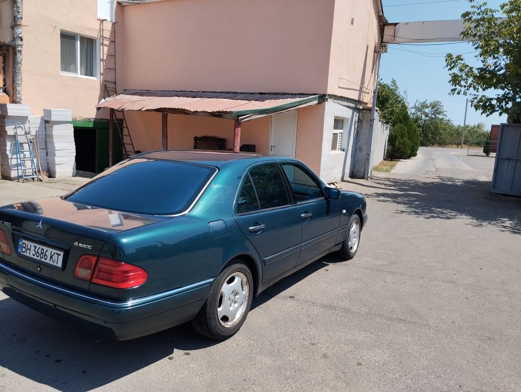 Продам срочно автомобиль