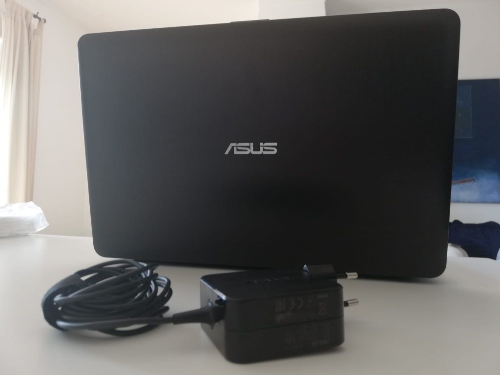 Computador ASUS (como novo)