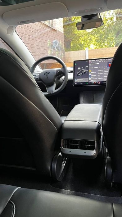 Аренда авто Тесла модел 3 дуал моторс 2021 года