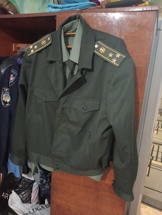 Фуражки, различная форма ВСУ, милиции Украины