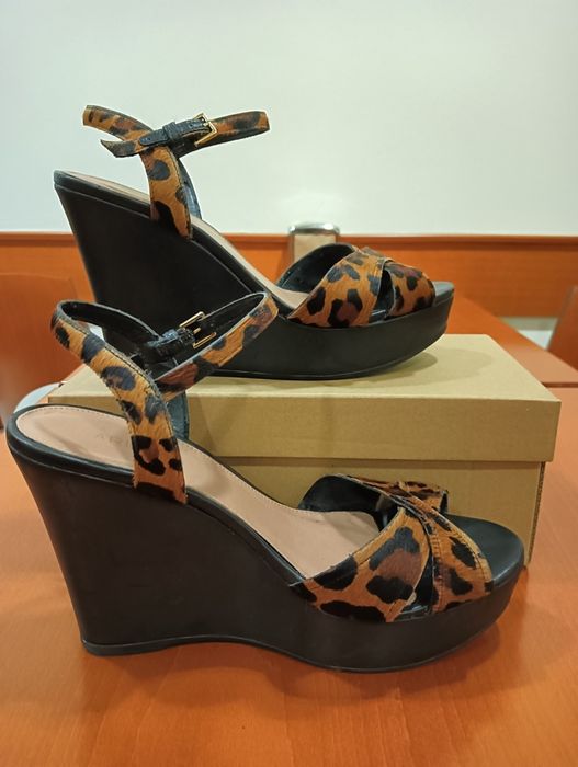 Vendo sandálias Marca AREZZO MADE IN BRAZIL