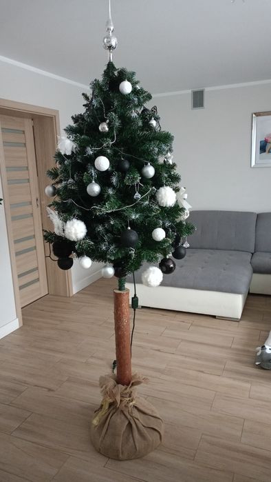 Choinka na pniu 200 cm + ozdoby