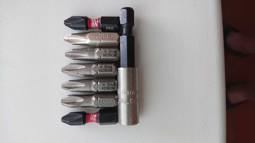 Продам новые немецкие качественные биты с биткодержателем.