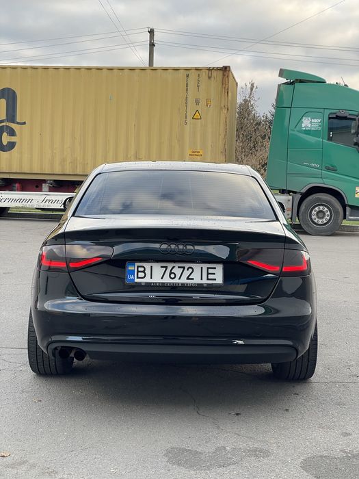 Audi A4B8 Офіційна