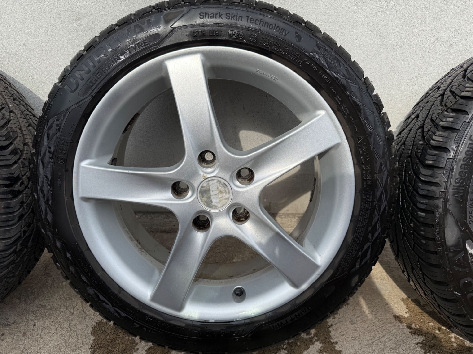 Felgi ze śrubami + NOWE opony całoroczne Uniroyal 225/45/R17 - zestaw